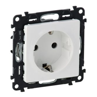   Legrand 753120 Valena Life 2P+F csatlakozóaljzat biztonsági zsaluval, rugós veze