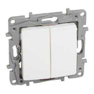 Legrand 764502 Niloé kettős váltókapcsoló, fehér