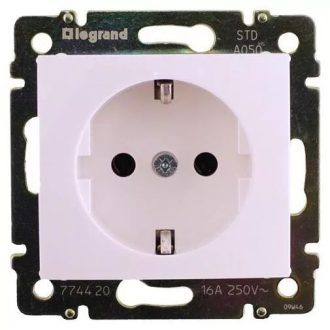 Legrand 774420 Valena 2P+F csatlakozóaljzat fehér